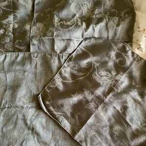 Elegant Green Vintage Floral Patterned Placemats Set